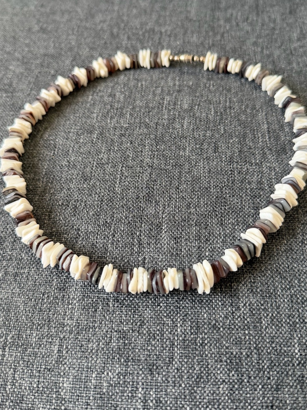 Shell Chip Necklace in Cream and grey